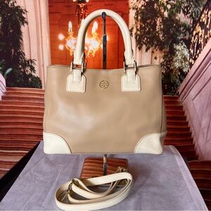 Tory Burch Robinson Saffiano leather tote bag in a two-tone beige and ivory 🌹